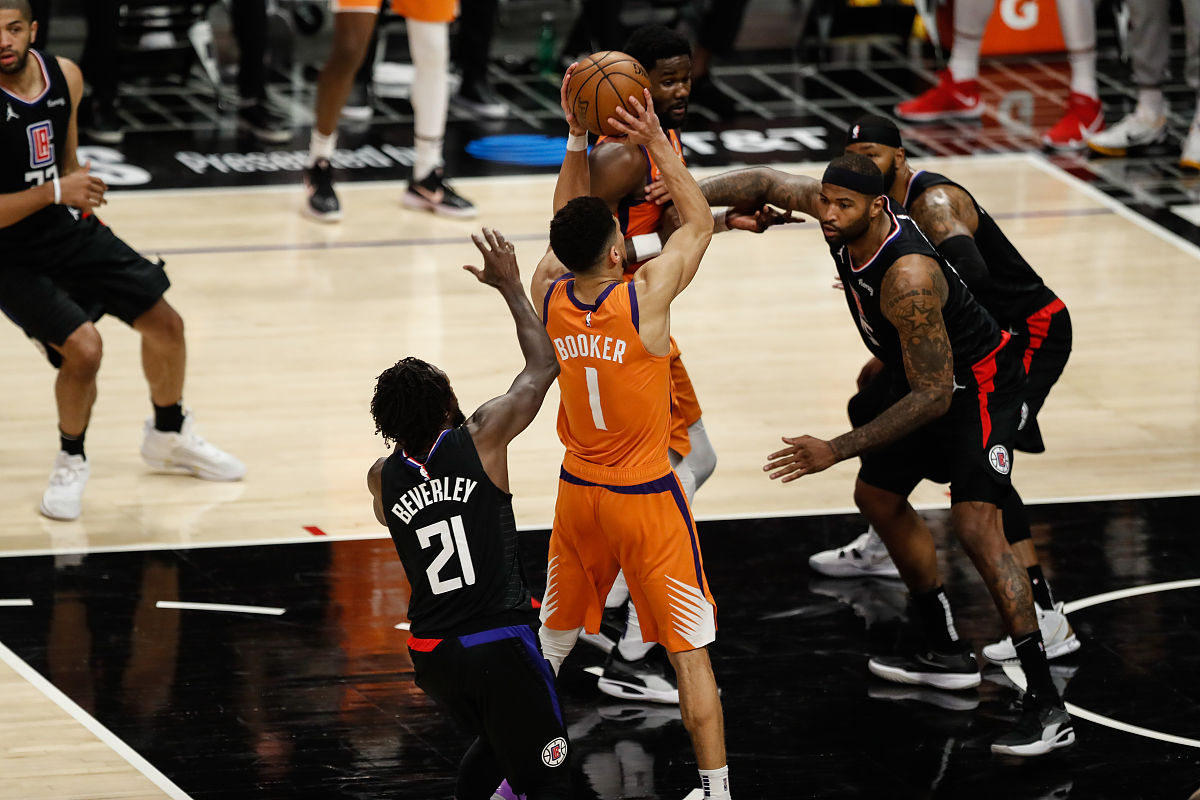 九游娱乐-浓眉哥巅峰对决，科维托娃与60激战西班牙队分钟，关键助攻胜负难料！